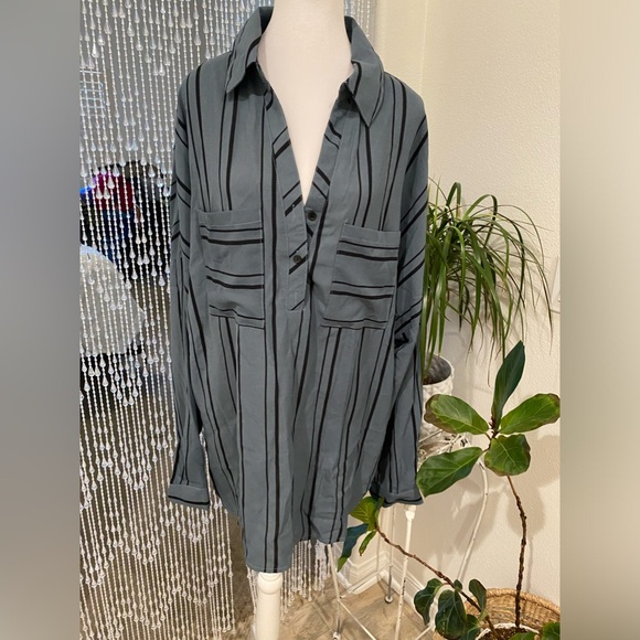 ASTYLIH WOMENS HENLEY NWOT - Picture 5 of 5